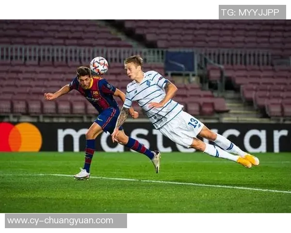 足球明星在比赛中展现力量与技巧的暴力射门精彩瞬间合集